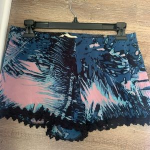 Vanilla Star Size S shorts embroidered on edges